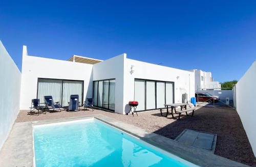Sector Bahia Villa | House with Pool in Sector Bahia, Close to the Beach - Casa Amalia