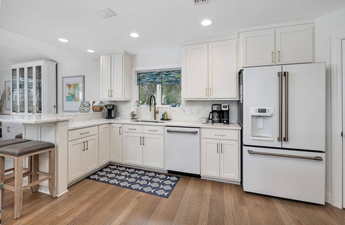 East Beach House | Immaculate Private Ocean Front Escape | Easy Walk To Beach | Private Pool
