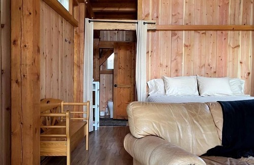 Moscow Cabin | Incredible Timber Tree House with Wood-Fired Hot Tub Nestled in the Trees for a Unique Romantic Getaway in Moscow, Idaho