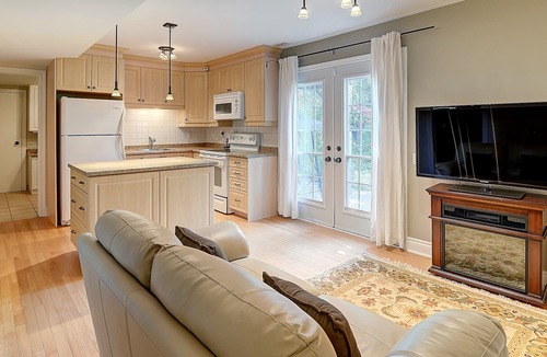 Baie-D'Urfe House | Intergenerational 3 bedroom 1 bathroom