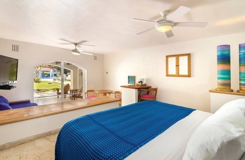 Isla Mujeres Resort | Isla Mujeres | Relaxing Island Retreat | Pool + Beach
