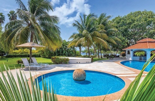 Isla Mujeres Resort | Isla Mujeres | Relaxing Island Retreat | Pool + Beach