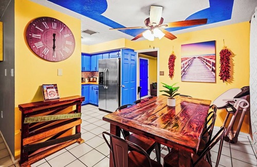 Barelas House | JungleGym! Arcade! Games! Fire Pit! 1Block to Zoo!