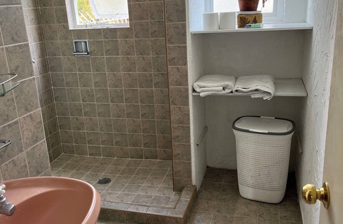 Del Carmen Apartment | King 1: King Room + Single Bed (3 Persons)