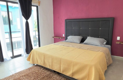 Chiapa De Corzo Hotel | King Bed Climate TV Internet Hot water Parking Garden Central location
