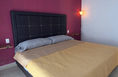 Chiapa De Corzo Hotel | King Bed Climate TV Internet Hot water Parking Garden Central location