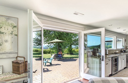 Newberg House | King`s Queen: Single level luxurious custom home in the heart of wine country