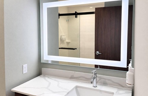 Hollins Hotel | La Quinta Inn & Suites By Wyndham Roanoke Hollins/I-81