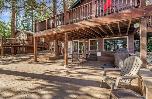 Peninsula Village Cabin | Lake Almanor Escape 6: Perfect Lakeside Resort
