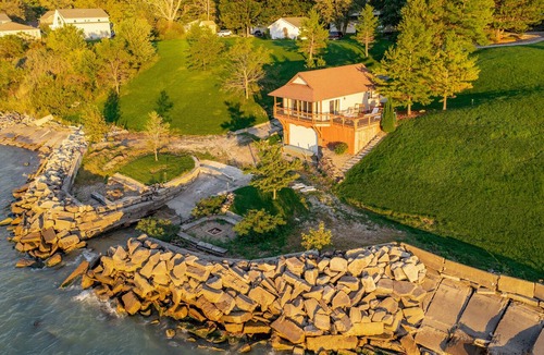 Willowick Cottage | Lakefront cottage with amazing views