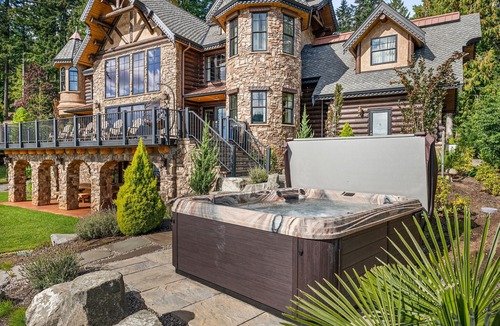 Olympia House | Lakefront Luxury Castle w/Hot Tub - Great for Groups, Gatherings, & Reunions!