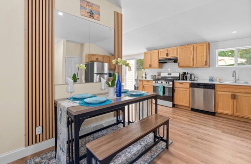 Marstons Mills House | Lakeside Cape Cod Family Retreat, Fire Pit, BBQ and Nearby the beach!
