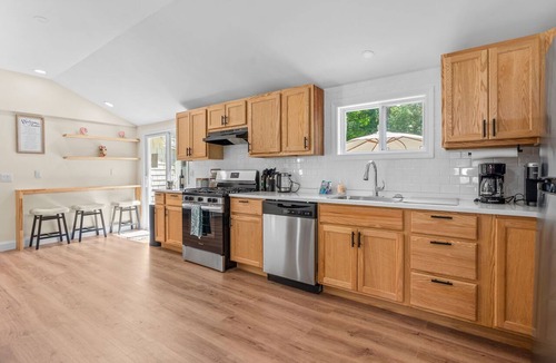 Marstons Mills House | Lakeside Cape Cod Family Retreat, Fire Pit, BBQ and Nearby the beach!