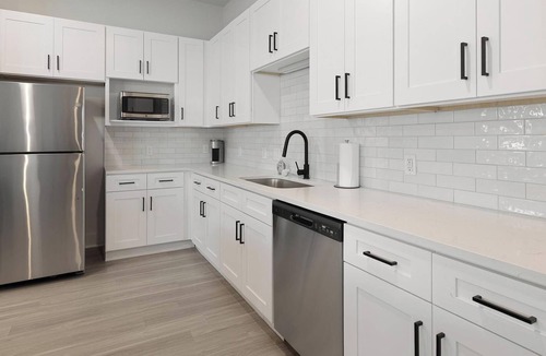 Dallas Design District Apartment | Landing | Stylish 2BD, Gym, Clubhouse