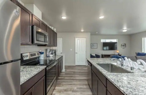 Kennewick House | Let's Gather - Centrally Located & Pet Friendly.