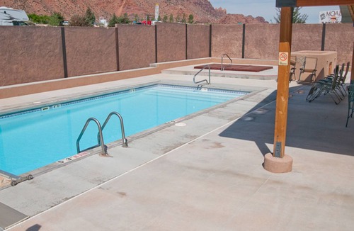 Moab South Valley House | Lovely Home with Shared Seasonal Pool and Hot Tubs - Near Parks and Golf