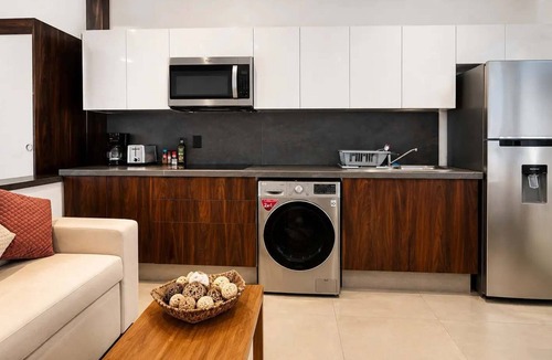 Zazil-ha Apartment | Lovely Rooftop Pool Studio near Beach · Cosmo 42