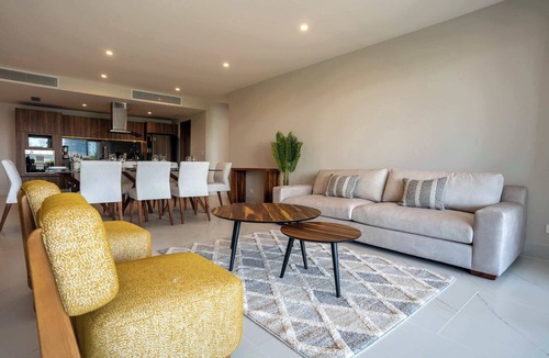 Zona Hotelera Apartment | Luxe Apt | 3BR | Rooftop Pool Marina & Shopping