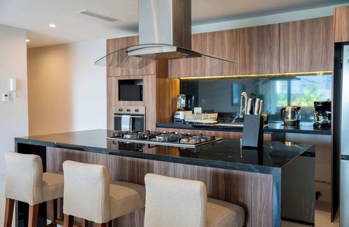 Zona Hotelera Apartment | Luxe Apt | 3BR | Rooftop Pool Marina & Shopping