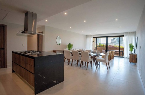 Zona Hotelera Apartment | Luxe Apt | 3BR | Rooftop Pool Marina & Shopping