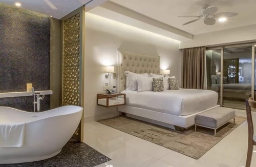 El Tezal Resort | Luxurious 4,198 sq ft OCEANFRONT SUITE. 3 bdrm, 3.5 bath, SPRING BREAK 2026