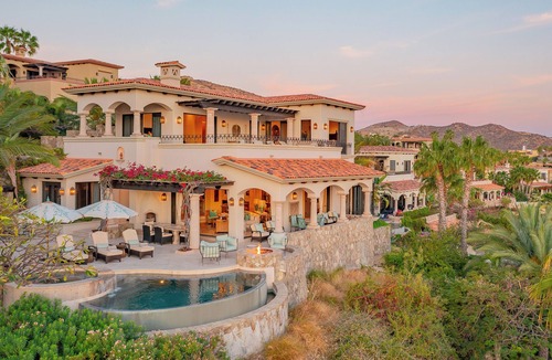 Palmilla Villa | Luxurious 4-Bd Palmilla Villa, Swimmable Beach — Chef & Butler Incl.