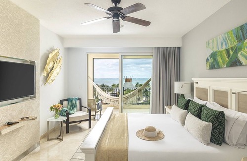 Punta Sam Resort | Luxurious One Bedroom Suite at Villa del Palmar Cancun Resort