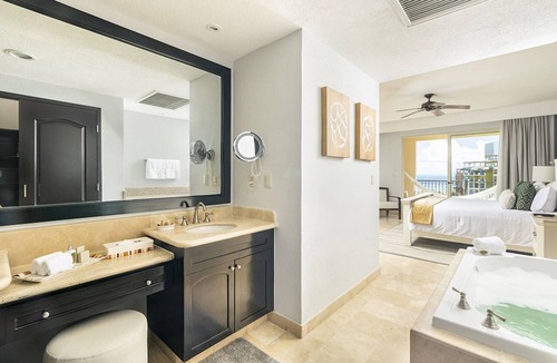 Punta Sam Resort | Luxurious One Bedroom Suite at Villa del Palmar Cancun Resort