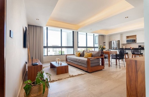 Tohoku Apartment | Luxury 3BD Penthouse 3 Blk from 5th Ave With Pool