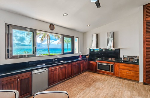 Playacar Fase I House | Luxury Beachfront Escape with Ocean Views, Private Pool, & High-Speed WiFi
