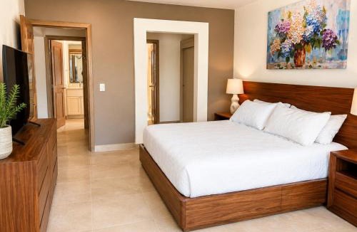 Flamingos Apartment | Luxury Beachfront Condo at Krystal Grand Resort - NEWLY REMODELED & NEWLY FURNISHED