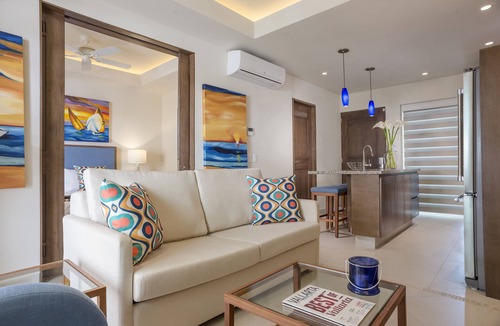 South Shore Hotel Area Condo | LUXURY CONDO ONE BLOCK TO LO MUERTOS BEACH