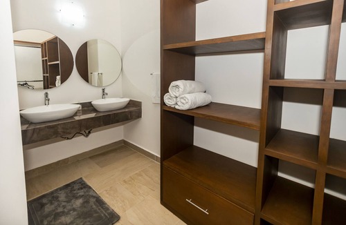 Merida House | Luxury Home-Merida 4&4w/privatepool,12 guests, close to everything