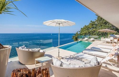 South Shore Hotel Area House | Luxury ocean front property, enjoy of the top Villa in the Bay , staff & pool !