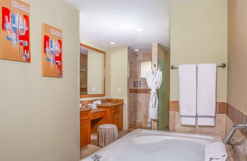 Centro Resort | Luxury Resort with 1 bedroom and 2 bathrooms in gorgeous Cabo San Lucas