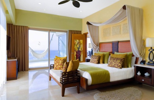South Shore Hotel Area Resort | Luxury room in a 5 star Hotel in Puerto Vallarta Beaches Mex.