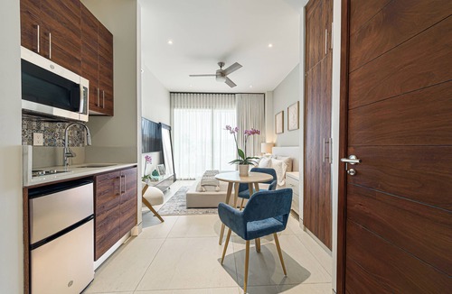 El Tezal Apartment | Luxury Studio in Cabo San Lucas! Great Location, Pool, Gym & Paddle Court Access