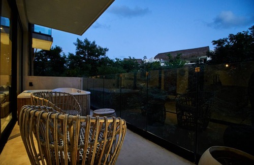 Zama House | Luxury Tulum Escape: 3-BR, Jacuzzi Balcony, Jungle Views, Luum Zama Haven