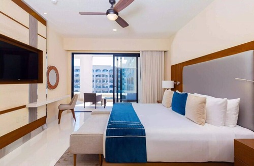 San Jose del Cabo Resort | Luxury Two-Bedroom /Three-Bath Suite for Up To Six with Ocean-Inspired Comfort