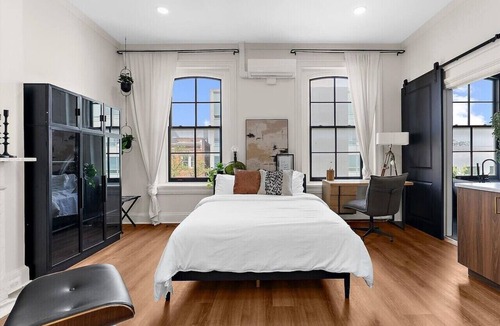 Old Goucher Hotel | Luxury Two Queen Suite - Haven at The Marle Boutique Hotel Near JHU & DT