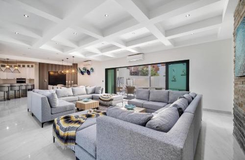 Cabo Bello House | #Marbella Lane - Grand 5BR Oasis Villa Getaway