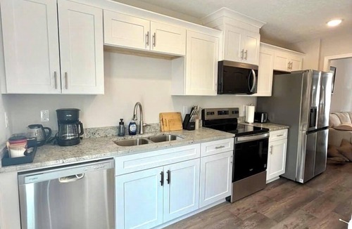 Gracewood House | Masters Suite – Modern Townhome 7 Miles to Augusta National