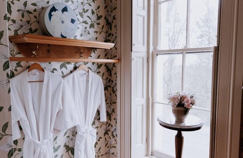 Orange Bed & Breakfast | Mayhurst Inn