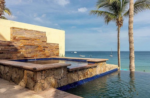 El Medano Ejidal House | Medano Beachfront Villa w/Infinity Pool & Jacuzzi