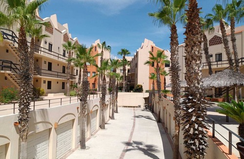Zona Hotelera Apartment | Mexican-style apartment in the heart of the Los Cabos hotel zone.