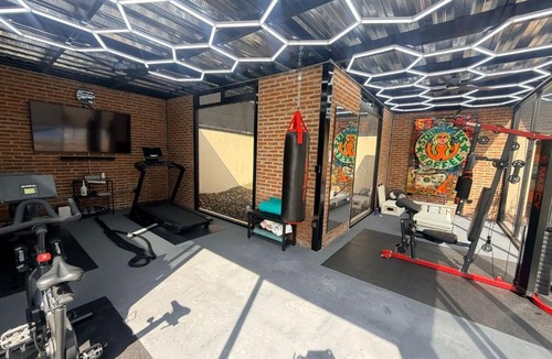 San Antonio Tlayacapan House | Modern 3-Bedroom Retreat in Ajijic-Walk To Everything-Gym-Pickleball-Golf Cart