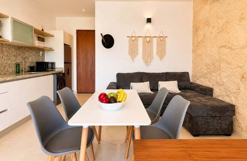 Luis Donaldo Colosio Apartment | Modern 5th Ave Studio Steps to Beach · Blanko 54
