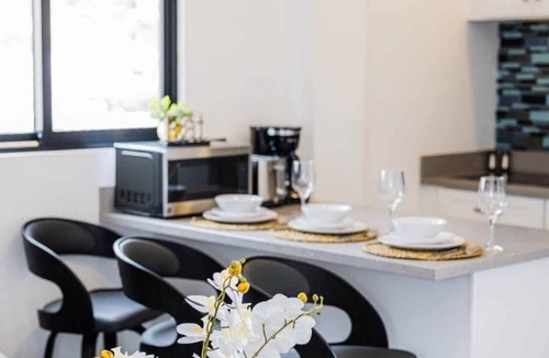 Centro Apartment | Modern Condo in Vista Pedregal | Walk to Marina & Downtown Cabo