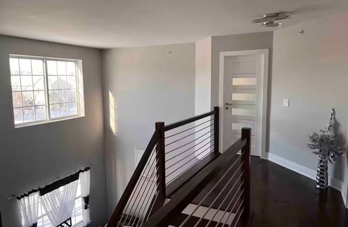 Elgin House | Modern Hoffman Estates townhome near NOW Arena