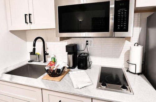 Northeast Raleigh Apartment | Modern Studio with Queen Bed in Raleigh